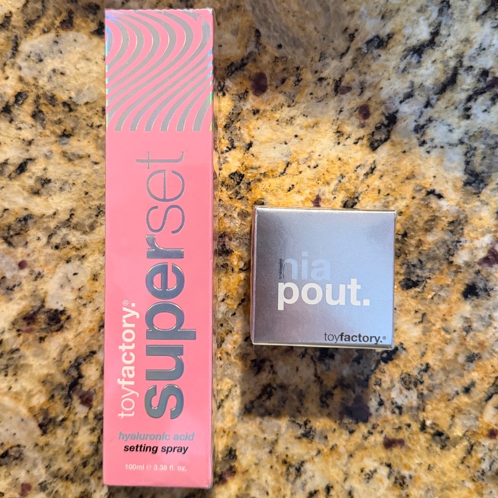Toyfactory Superset Hyaluronic Acid Setting Spray & Nia Pout Lip Mask - NIB